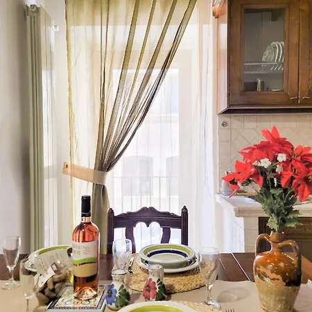 Tatiana - Historic House فندق